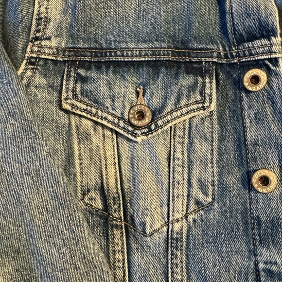 Lucky Brand The Tomboy Trucker Frayed Hem Jean Jacket, Size Medium - Picture 5 of 10